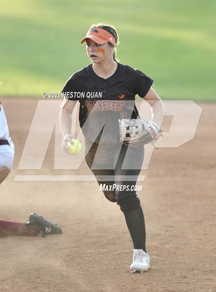 Thumbnail 1 in Esperanza vs. Roosevelt (CIF-SS D1 Final) photogallery.