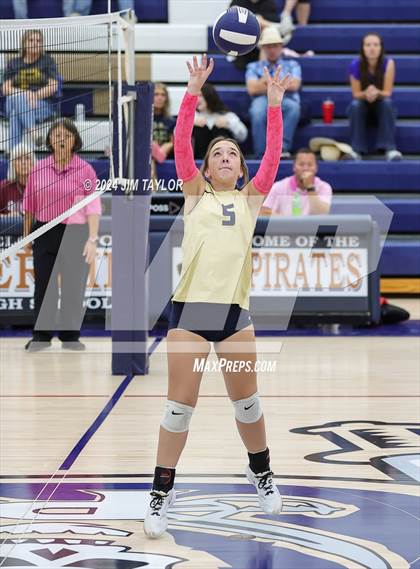 Thumbnail 1 in Strawn @ Perrin-Whitt photogallery.