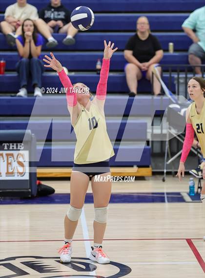 Thumbnail 3 in Strawn @ Perrin-Whitt photogallery.