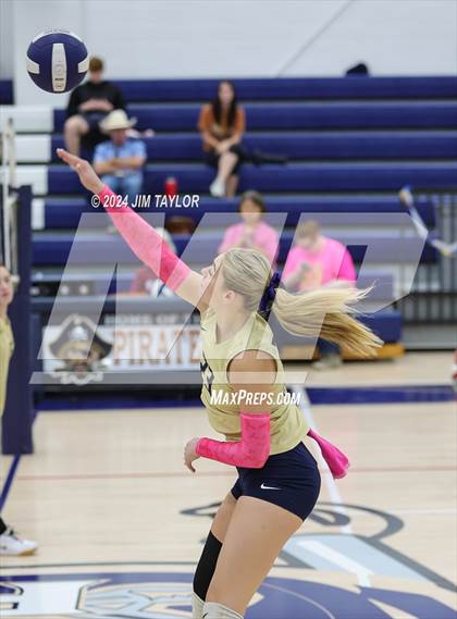 Thumbnail 1 in Strawn @ Perrin-Whitt photogallery.