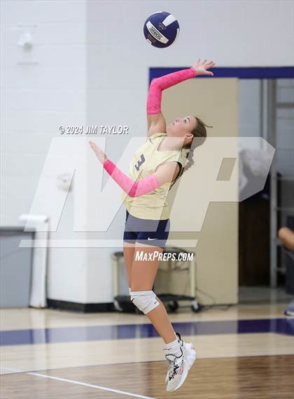 Thumbnail 1 in Strawn @ Perrin-Whitt photogallery.