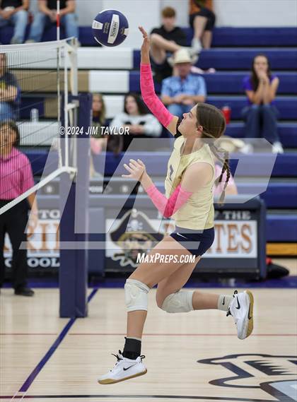Thumbnail 3 in Strawn @ Perrin-Whitt photogallery.
