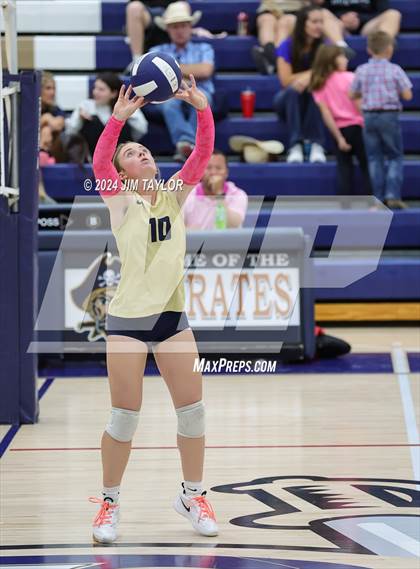 Thumbnail 1 in Strawn @ Perrin-Whitt photogallery.