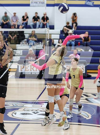 Thumbnail 2 in Strawn @ Perrin-Whitt photogallery.
