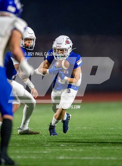 Thumbnail 2 in Bothell @ Graham-Kapowsin (WIAA 4A Quarter Final) photogallery.