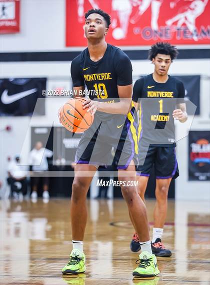Thumbnail 3 in St. Louis vs Montverde Academy (Iolani Classic Honolulu - Day 1) photogallery.
