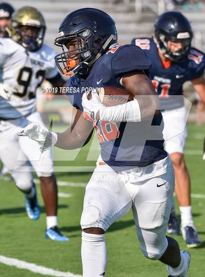 Thumbnail 1 in Spartanburg vs Chapman (The Greer Gridiron Classic) photogallery.