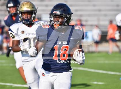 Thumbnail 2 in Spartanburg vs Chapman (The Greer Gridiron Classic) photogallery.