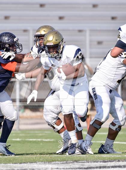 Thumbnail 3 in Spartanburg vs Chapman (The Greer Gridiron Classic) photogallery.