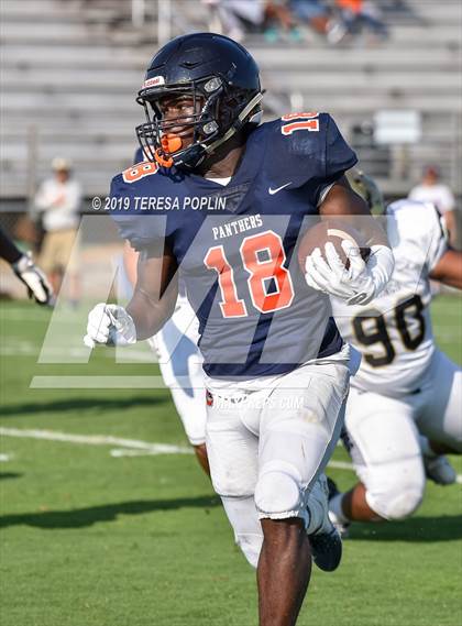 Thumbnail 3 in Spartanburg vs Chapman (The Greer Gridiron Classic) photogallery.