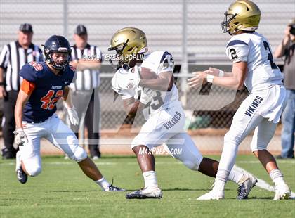 Thumbnail 3 in Spartanburg vs Chapman (The Greer Gridiron Classic) photogallery.