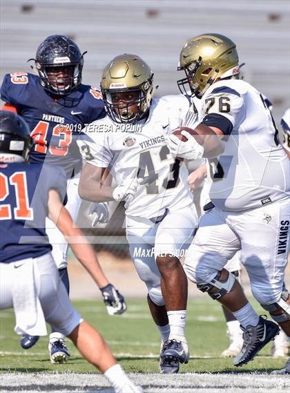 Thumbnail 1 in Spartanburg vs Chapman (The Greer Gridiron Classic) photogallery.