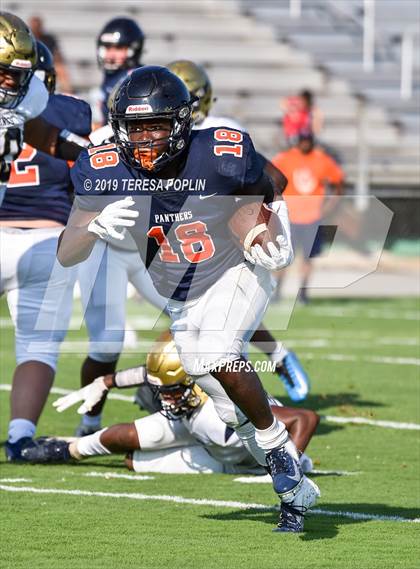 Thumbnail 1 in Spartanburg vs Chapman (The Greer Gridiron Classic) photogallery.