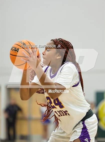 Thumbnail 2 in Columbia Central vs. Brentwood (TSSAA Region 6-4A Semifinal) photogallery.