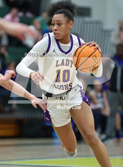 Thumbnail 2 in Columbia Central vs. Brentwood (TSSAA Region 6-4A Semifinal) photogallery.