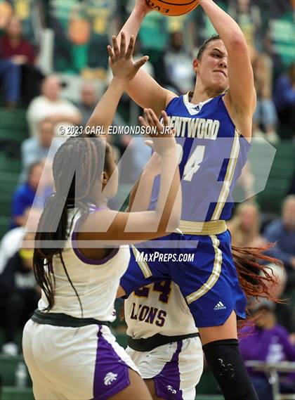 Thumbnail 2 in Columbia Central vs. Brentwood (TSSAA Region 6-4A Semifinal) photogallery.