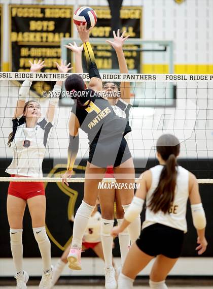 Thumbnail 2 in Richland vs Fossil Ridge photogallery.