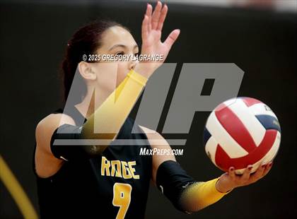 Thumbnail 2 in Richland vs Fossil Ridge photogallery.