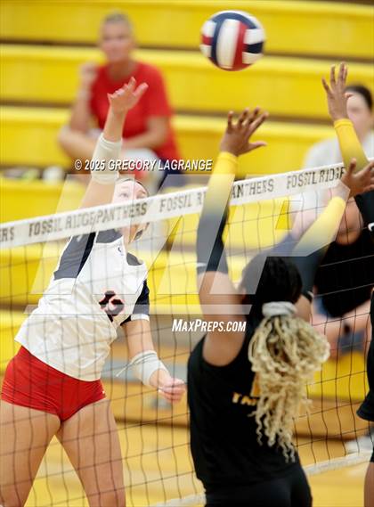 Thumbnail 3 in Richland vs Fossil Ridge photogallery.