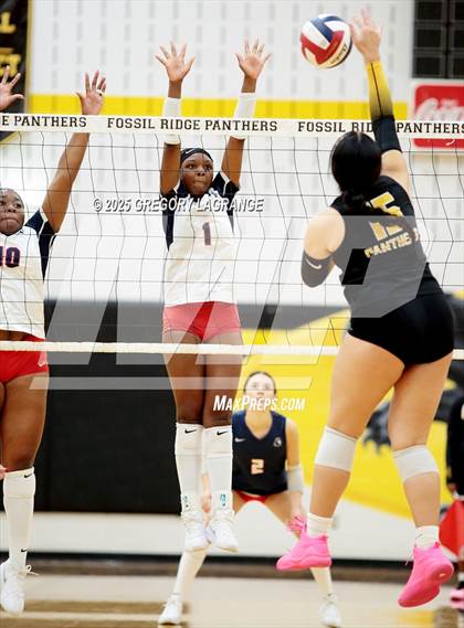 Thumbnail 1 in Richland vs Fossil Ridge photogallery.