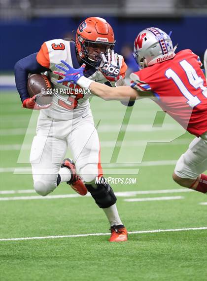 Thumbnail 2 in Westlake vs Brandeis (UIL 6A Quarterfinal Playoff) photogallery.