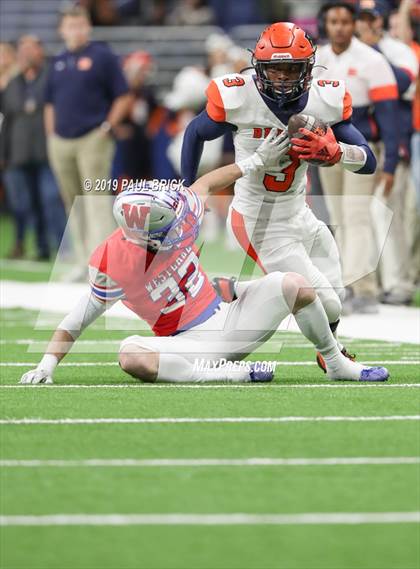 Thumbnail 3 in Westlake vs Brandeis (UIL 6A Quarterfinal Playoff) photogallery.