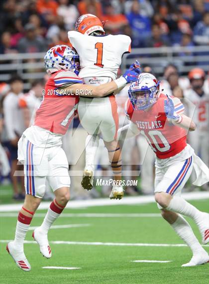 Thumbnail 1 in Westlake vs Brandeis (UIL 6A Quarterfinal Playoff) photogallery.