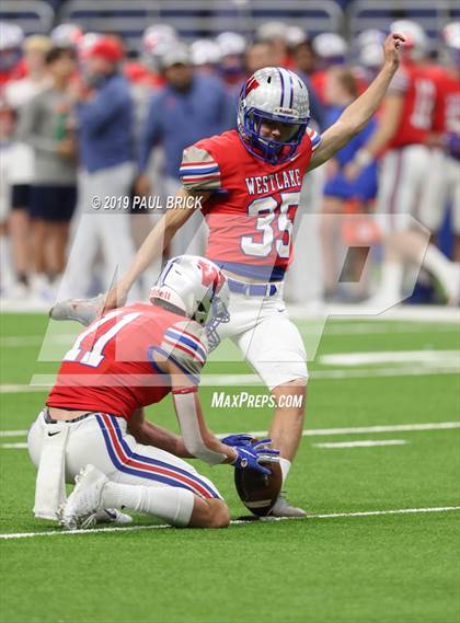 Thumbnail 3 in Westlake vs Brandeis (UIL 6A Quarterfinal Playoff) photogallery.