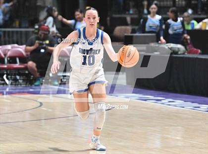 Thumbnail 2 in Chinle vs. Snowflake (AIA 3A Quarterfinal) photogallery.