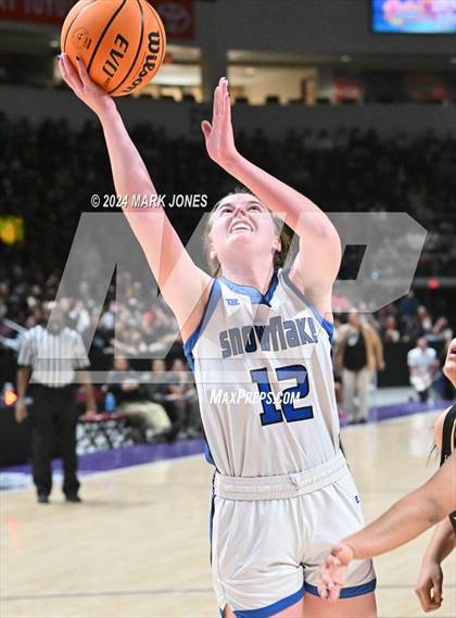 Thumbnail 3 in Chinle vs. Snowflake (AIA 3A Quarterfinal) photogallery.