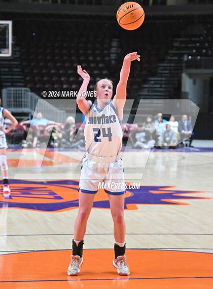 Thumbnail 3 in Chinle vs. Snowflake (AIA 3A Quarterfinal) photogallery.