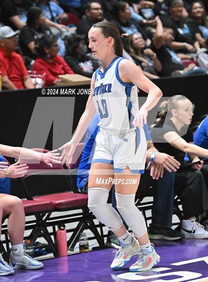 Thumbnail 3 in Chinle vs. Snowflake (AIA 3A Quarterfinal) photogallery.