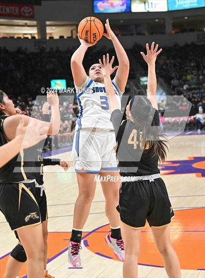 Thumbnail 2 in Chinle vs. Snowflake (AIA 3A Quarterfinal) photogallery.