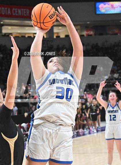 Thumbnail 1 in Chinle vs. Snowflake (AIA 3A Quarterfinal) photogallery.