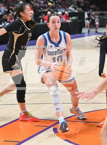 Thumbnail 1 in Chinle vs. Snowflake (AIA 3A Quarterfinal) photogallery.