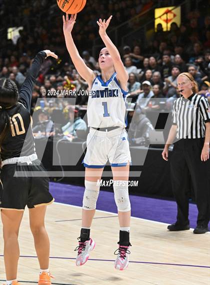Thumbnail 3 in Chinle vs. Snowflake (AIA 3A Quarterfinal) photogallery.