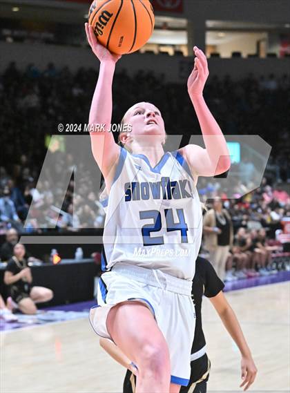 Thumbnail 1 in Chinle vs. Snowflake (AIA 3A Quarterfinal) photogallery.
