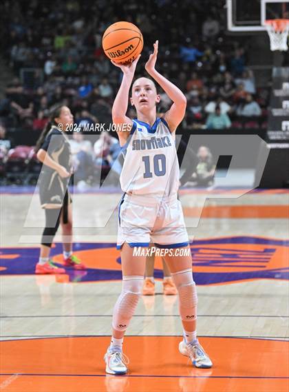 Thumbnail 3 in Chinle vs. Snowflake (AIA 3A Quarterfinal) photogallery.