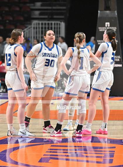 Thumbnail 3 in Chinle vs. Snowflake (AIA 3A Quarterfinal) photogallery.