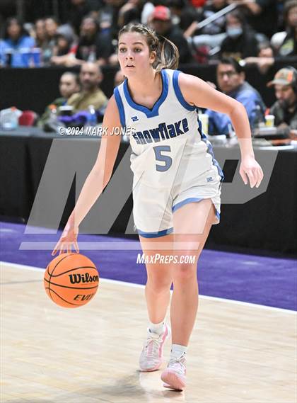 Thumbnail 2 in Chinle vs. Snowflake (AIA 3A Quarterfinal) photogallery.