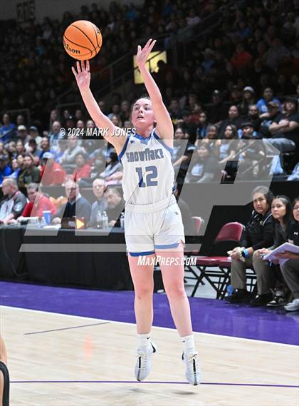 Thumbnail 1 in Chinle vs. Snowflake (AIA 3A Quarterfinal) photogallery.