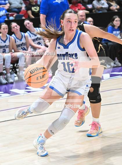 Thumbnail 2 in Chinle vs. Snowflake (AIA 3A Quarterfinal) photogallery.