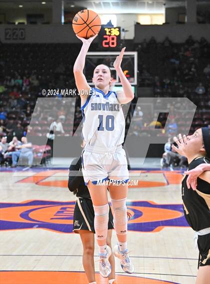 Thumbnail 2 in Chinle vs. Snowflake (AIA 3A Quarterfinal) photogallery.