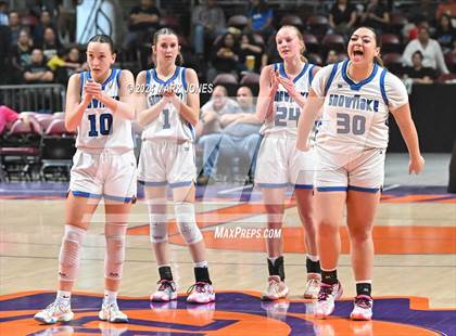 Thumbnail 2 in Chinle vs. Snowflake (AIA 3A Quarterfinal) photogallery.