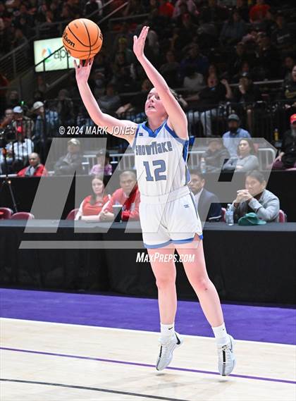 Thumbnail 2 in Chinle vs. Snowflake (AIA 3A Quarterfinal) photogallery.
