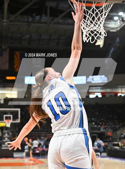 Thumbnail 3 in Chinle vs. Snowflake (AIA 3A Quarterfinal) photogallery.