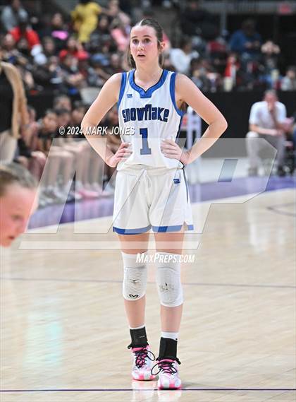 Thumbnail 2 in Chinle vs. Snowflake (AIA 3A Quarterfinal) photogallery.