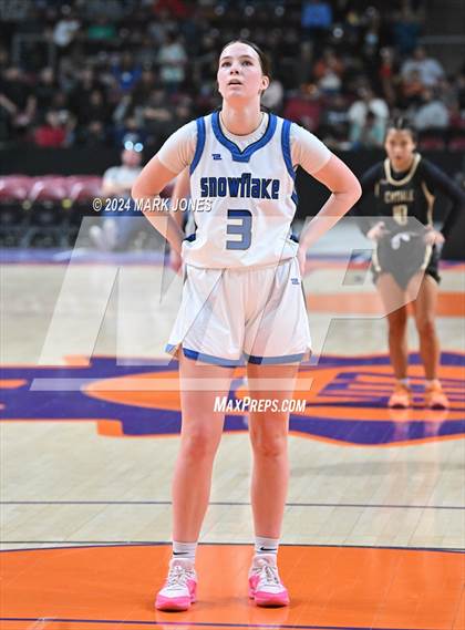 Thumbnail 2 in Chinle vs. Snowflake (AIA 3A Quarterfinal) photogallery.