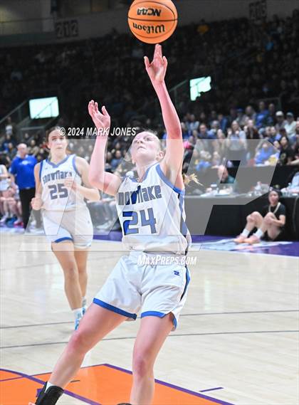 Thumbnail 3 in Chinle vs. Snowflake (AIA 3A Quarterfinal) photogallery.