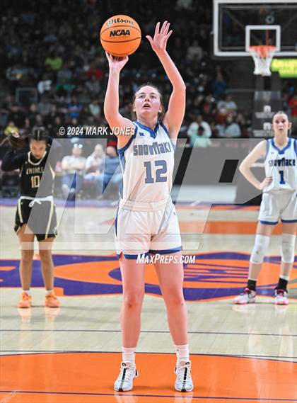 Thumbnail 1 in Chinle vs. Snowflake (AIA 3A Quarterfinal) photogallery.